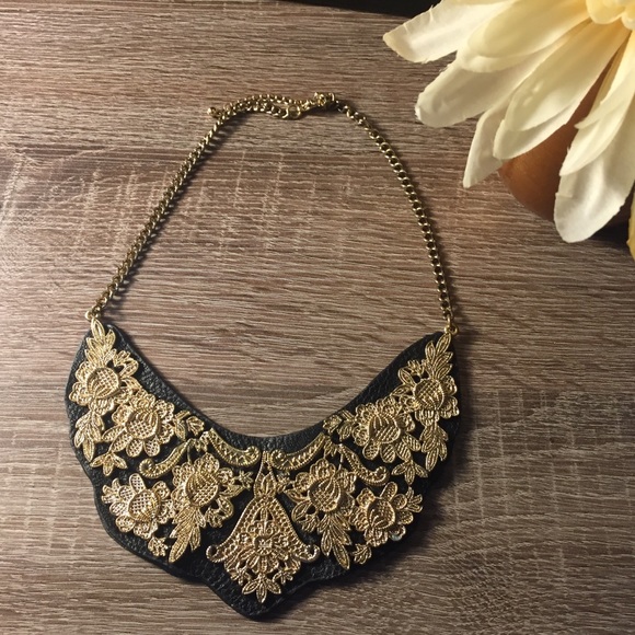 Gold x Faux Leather Necklace - Picture 1 of 3